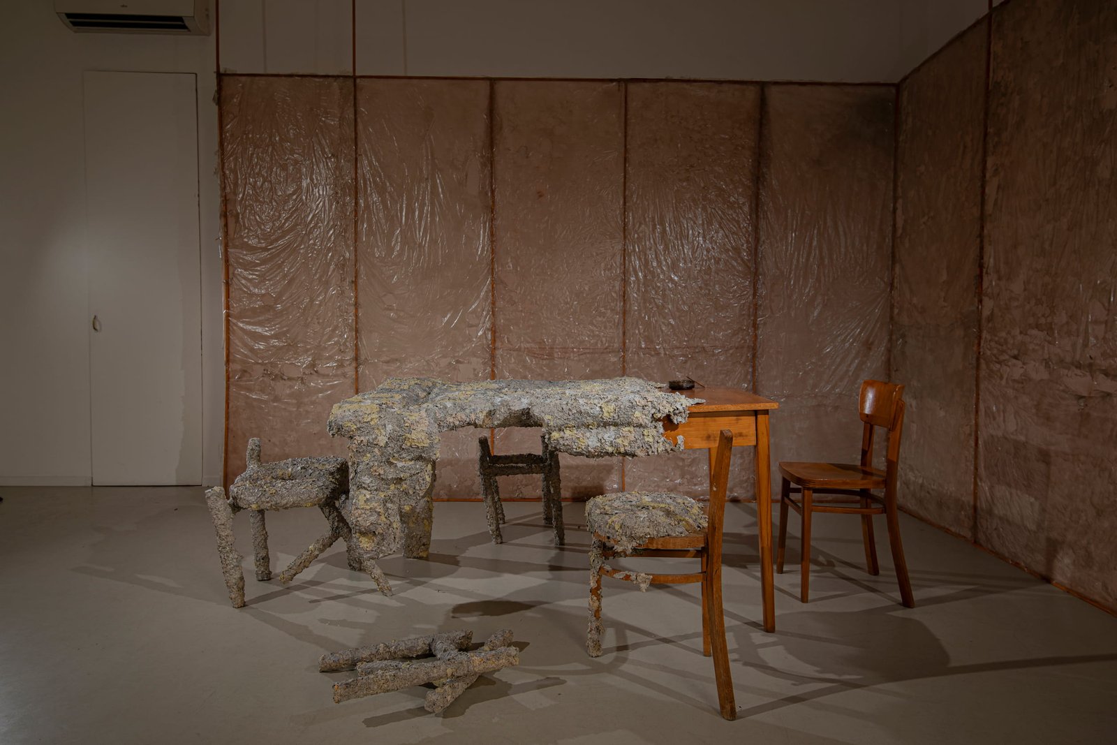 barbara_gocnikova_isolation-of-father_03
